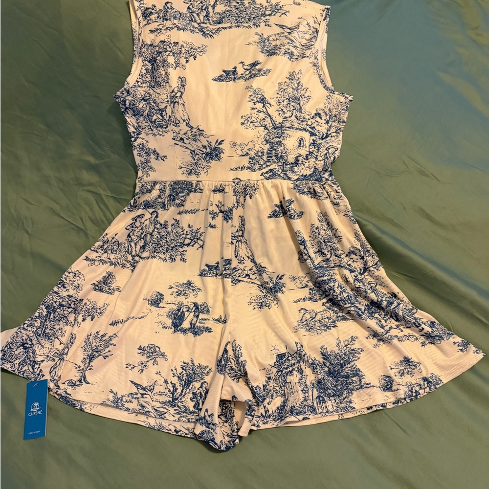 Cupshe Blue and Cream Patterned Romper
